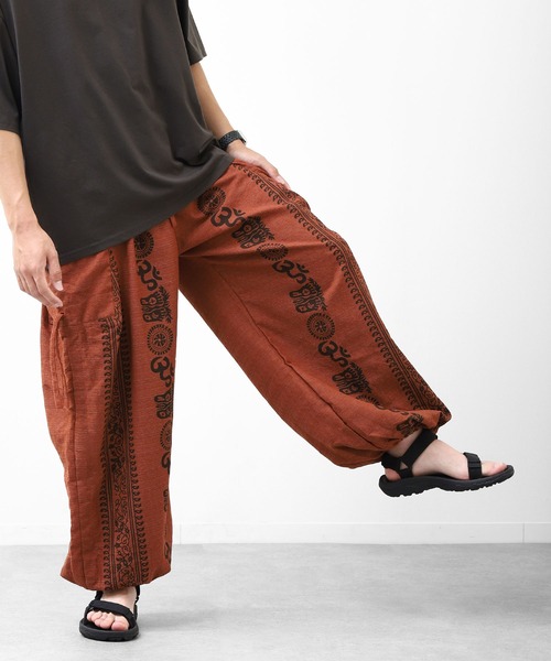 MARAI(マーライ)の「エスニック柄 バルーンカーゴパンツ サルエルパンツ イージーパンツ(カーゴパンツ・レディース・ブラウン/レッド/イエロー/ネイビー/ダークグリーン/ブラック/ブルー/グリーン/オレンジ・FREE)」の20枚目の写真