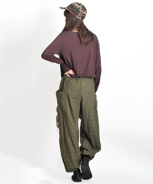 MARAI(マーライ)の「エスニック柄 バルーンカーゴパンツ サルエルパンツ イージーパンツ(カーゴパンツ・レディース・ブラウン/レッド/イエロー/ネイビー/ダークグリーン/ブラック/ブルー/グリーン/オレンジ・FREE)」の17枚目の写真