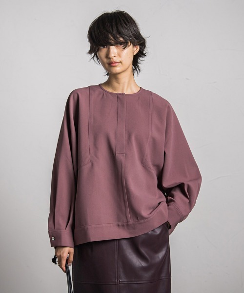 MAYSON GREY(メイソングレイ)の「パネル切替ドルマンブラウス≪洗濯機で洗える≫(シャツ/ブラウス・レディース・オフホワイト/チャコールグレー/ボルドー・M)」の3枚目の写真