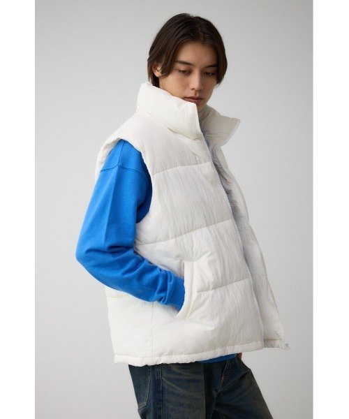 AZUL by moussy(アズールバイマウジー)の「スタンドカラー中綿ベスト(ダウンベスト・メンズ・グレー/オフホワイト/ブラック・FREE)」の5枚目の写真