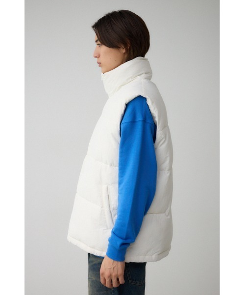 AZUL by moussy(アズールバイマウジー)の「スタンドカラー中綿ベスト(ダウンベスト・メンズ・グレー/オフホワイト/ブラック・FREE)」の8枚目の写真