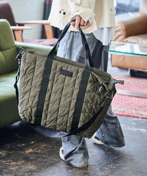 ADAM PATEK(アダムパテック)の「【Km】【it】【ADAMPATEK】square quilt shoulder tote bag/スクエアキルトビッグショルダートートバッグ(トートバッグ・メンズ・ブラック/カーキ/グレー・FREE)」の7枚目の写真