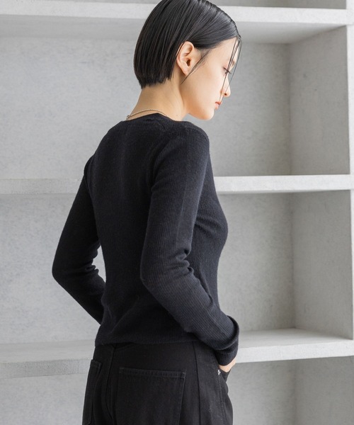 A part by（アパートバイ）の「14GシアーウールVネックカーディガン（カーディガン/ボレロ・レディース・ライトグレー/オフホワイト/ブラック・FREE）」の18枚目の写真