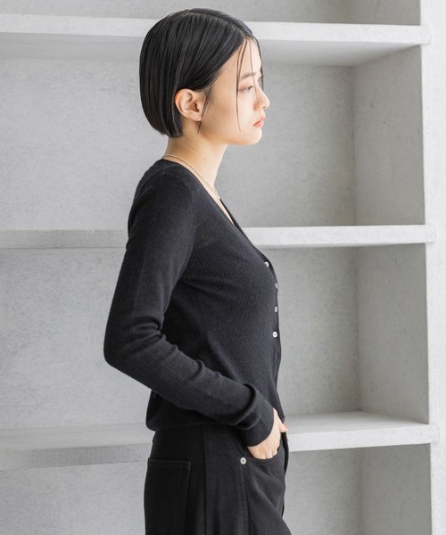A part by（アパートバイ）の「14GシアーウールVネックカーディガン（カーディガン/ボレロ・レディース・ライトグレー/オフホワイト/ブラック・FREE）」の17枚目の写真
