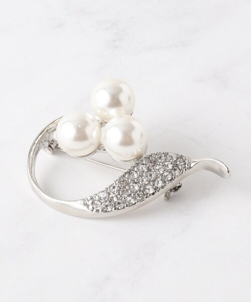 SHOO・LA・RUE（シューラルー）の「【セレモニー】ビジュー使いがエレガント アソートブローチ（ブローチ/コサージュ・レディース・シルバー系/シルバー系1/シルバー系2/シルバー系3/ゴールド系/ゴールド系1/ゴールド系2/ゴールド系3・00）」の3枚目の写真