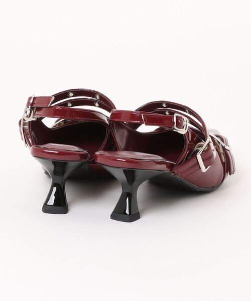 SPINNS（スピンズ）の「ベルト付き合皮ハトメパンプス（パンプス・レディース・レッド/ブラック/シルバー・L/LL/M）」の4枚目の写真