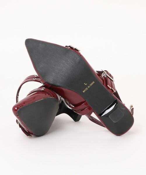 SPINNS（スピンズ）の「ベルト付き合皮ハトメパンプス（パンプス・レディース・レッド/ブラック/シルバー・L/LL/M）」の5枚目の写真