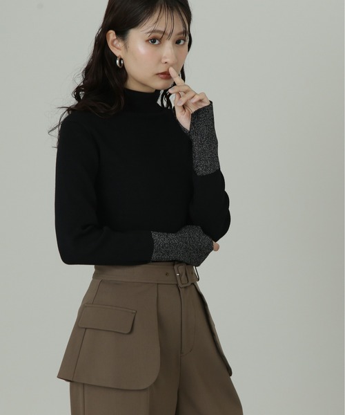 N.（N. Natural Beauty Basic）（エヌエヌナチュラルビューティーベーシック）の「◆タートルネックスリットラメリブニット（ニット/セーター・レディース・ホワイト系その他/ブラック系その他・MEDIUM）」の2枚目の写真