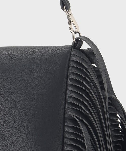 GRACE CONTINENTAL（グレースコンチネンタル）の「フリンジバッグ（ショルダーバッグ・レディース・ブラック・FREE）」の4枚目の写真