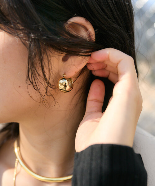 RIVE DROITE（リヴドロワ）の「【R.good(アールドットグッド)】ボリュームフープピアス（ピアス（両耳用）・レディース・シルバー/ゴールド・FREE）」の2枚目の写真