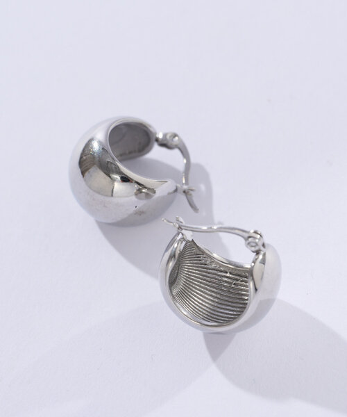 RIVE DROITE（リヴドロワ）の「【R.good(アールドットグッド)】ボリュームフープピアス（ピアス（両耳用）・レディース・シルバー/ゴールド・FREE）」の7枚目の写真