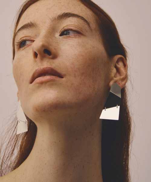 LAPUIS(ラピュイ)の「LAPUIS(ラピュイ) Puzzle Plate earrings(イヤリング・レディース・マルチ/シルバー・FREE)」の3枚目の写真
