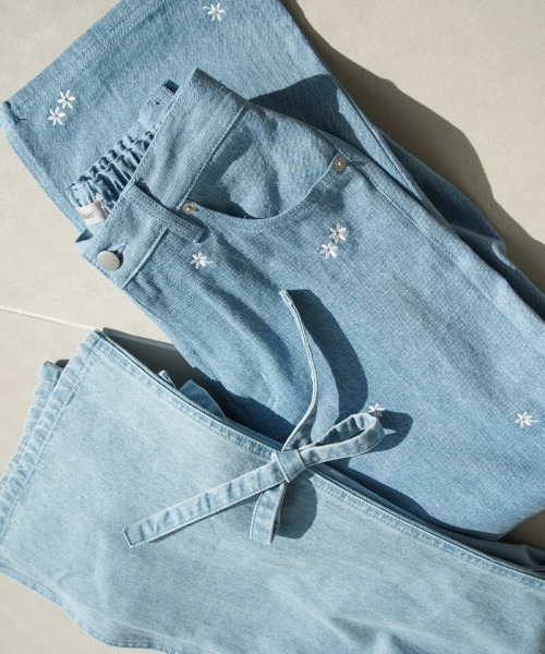 flower(フラワー)の「ガーデンエンブロイダリーパンツ(デニムパンツ・レディース・ブルー/ブルー系その他・SMALL/MEDIUM)」の22枚目の写真
