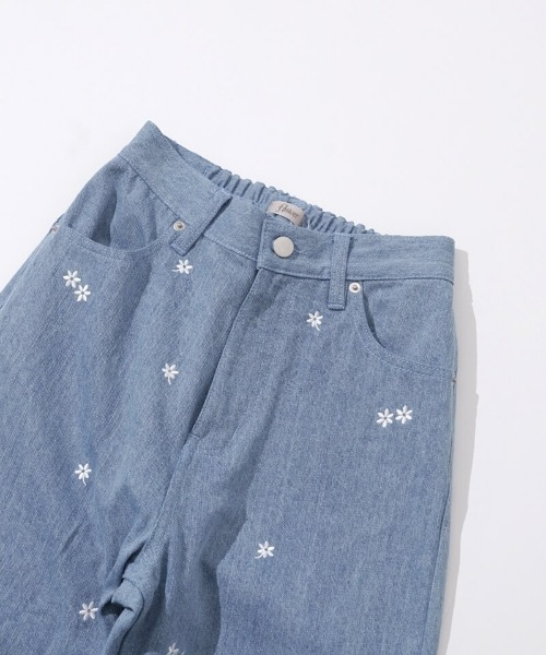 flower(フラワー)の「ガーデンエンブロイダリーパンツ(デニムパンツ・レディース・ブルー/ブルー系その他・SMALL/MEDIUM)」の7枚目の写真