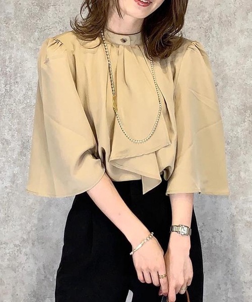 aquagarage(アクアガレージ)の「スカーフタイフレア袖ブラウス(シャツ/ブラウス・レディース・ブラック/アイボリー/スモークピンク/ピンク系その他/ベージュ/ネイビー/グリーン系その他/ブラック系その他/ホワイト系その他/ホワイト・M/LL/S/L)」の6枚目の写真