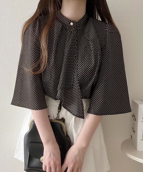 aquagarage(アクアガレージ)の「スカーフタイフレア袖ブラウス(シャツ/ブラウス・レディース・ブラック/アイボリー/スモークピンク/ピンク系その他/ベージュ/ネイビー/グリーン系その他/ブラック系その他/ホワイト系その他/ホワイト・M/LL/S/L)」の5枚目の写真