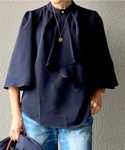 aquagarage(アクアガレージ)の「スカーフタイフレア袖ブラウス(シャツ/ブラウス・レディース・ブラック/アイボリー/スモークピンク/ピンク系その他/ベージュ/ネイビー/グリーン系その他/ブラック系その他/ホワイト系その他/ホワイト・M/LL/S/L)」の8枚目の写真