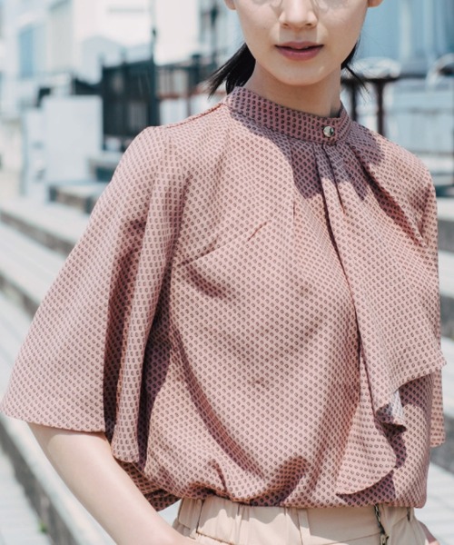 aquagarage(アクアガレージ)の「スカーフタイフレア袖ブラウス(シャツ/ブラウス・レディース・ブラック/アイボリー/スモークピンク/ピンク系その他/ベージュ/ネイビー/グリーン系その他/ブラック系その他/ホワイト系その他/ホワイト・M/LL/S/L)」の9枚目の写真