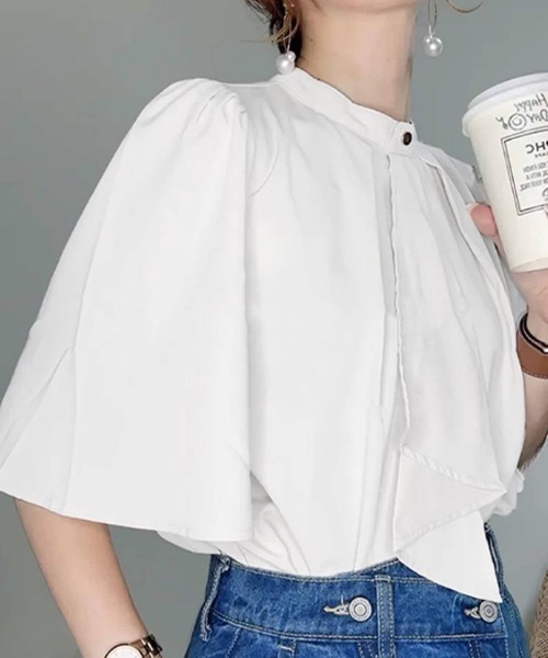 aquagarage(アクアガレージ)の「スカーフタイフレア袖ブラウス(シャツ/ブラウス・レディース・ブラック/アイボリー/スモークピンク/ピンク系その他/ベージュ/ネイビー/グリーン系その他/ブラック系その他/ホワイト系その他/ホワイト・M/LL/S/L)」の2枚目の写真