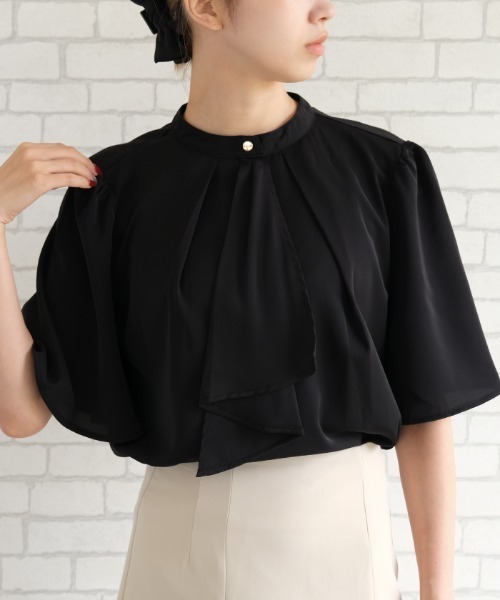 aquagarage(アクアガレージ)の「スカーフタイフレア袖ブラウス(シャツ/ブラウス・レディース・ブラック/アイボリー/スモークピンク/ピンク系その他/ベージュ/ネイビー/グリーン系その他/ブラック系その他/ホワイト系その他/ホワイト・M/LL/S/L)」の4枚目の写真