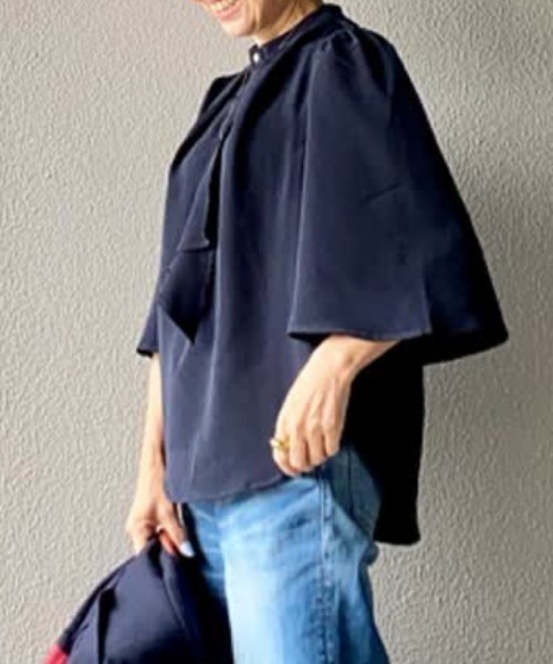 aquagarage(アクアガレージ)の「スカーフタイフレア袖ブラウス(シャツ/ブラウス・レディース・ブラック/アイボリー/スモークピンク/ピンク系その他/ベージュ/ネイビー/グリーン系その他/ブラック系その他/ホワイト系その他/ホワイト・M/LL/S/L)」の19枚目の写真