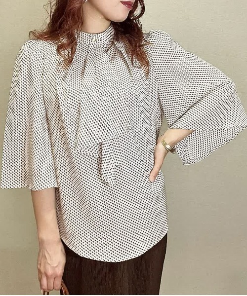 aquagarage(アクアガレージ)の「スカーフタイフレア袖ブラウス(シャツ/ブラウス・レディース・ブラック/アイボリー/スモークピンク/ピンク系その他/ベージュ/ネイビー/グリーン系その他/ブラック系その他/ホワイト系その他/ホワイト・M/LL/S/L)」の21枚目の写真