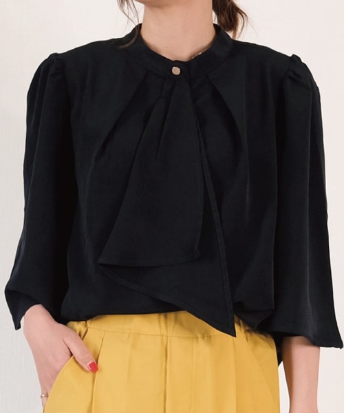 aquagarage(アクアガレージ)の「スカーフタイフレア袖ブラウス(シャツ/ブラウス・レディース・ブラック/アイボリー/スモークピンク/ピンク系その他/ベージュ/ネイビー/グリーン系その他/ブラック系その他/ホワイト系その他/ホワイト・M/LL/S/L)」の16枚目の写真