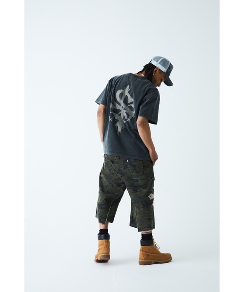 SUPPLIER（サプライヤー）の「Tシャツ｜Vintage Wash Melt Cross Rhinestone Tee｜SUPPLIER（Tシャツ/カットソー・メンズ・ブラック/ベージュ/レッド・MEDIUM/SMALL/LARGE/XX-LARGE/X-LARGE）」の9枚目の写真