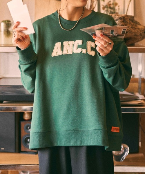 ANIECA（アニーカ）の「UNIVERSAL OVERALL×ANIECA スウェット