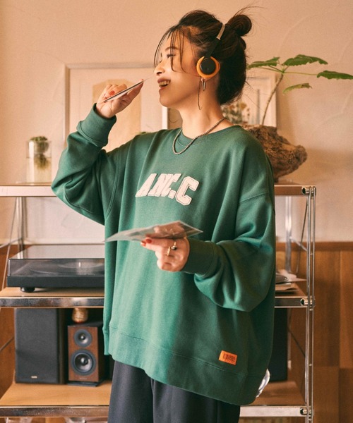 ANIECA（アニーカ）の「UNIVERSAL OVERALL×ANIECA スウェット