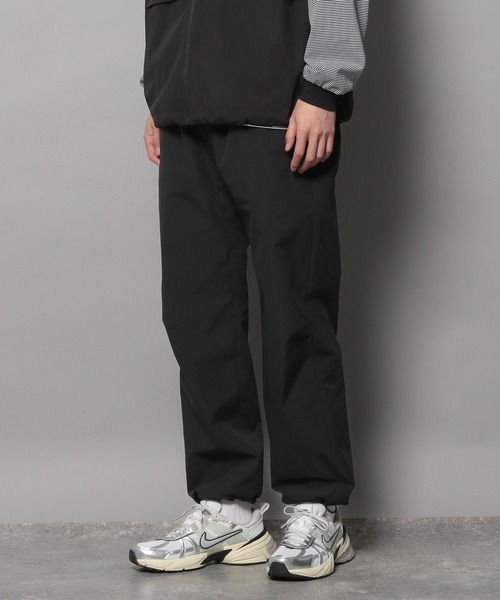 BAYFLOW（ベイフロー）の「クライミングスリムテーパードパンツ（その他パンツ・メンズ・ブラック/カーキ/ベージュ・LARGE/MEDIUM）」の2枚目の写真