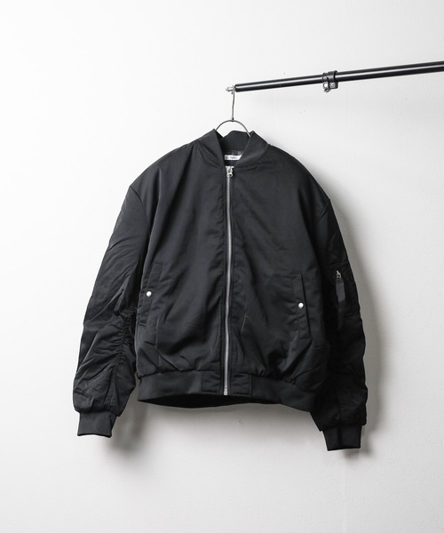 1 to 10 people(ワントゥテンピープル)の「【RS】オーバーサイズ 中綿MA-1ジャケット(MA-1・レディース・ブラック/カーキ・MEDIUM/LARGE)」の2枚目の写真
