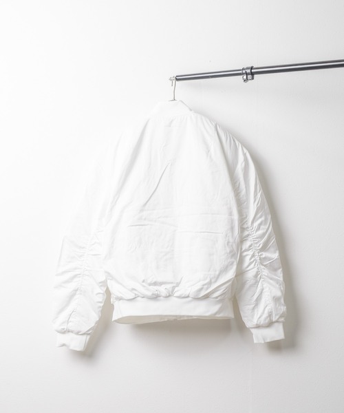 1 to 10 people(ワントゥテンピープル)の「【RS】オーバーサイズ 中綿MA-1ジャケット(MA-1・レディース・ブラック/カーキ・MEDIUM/LARGE)」の3枚目の写真