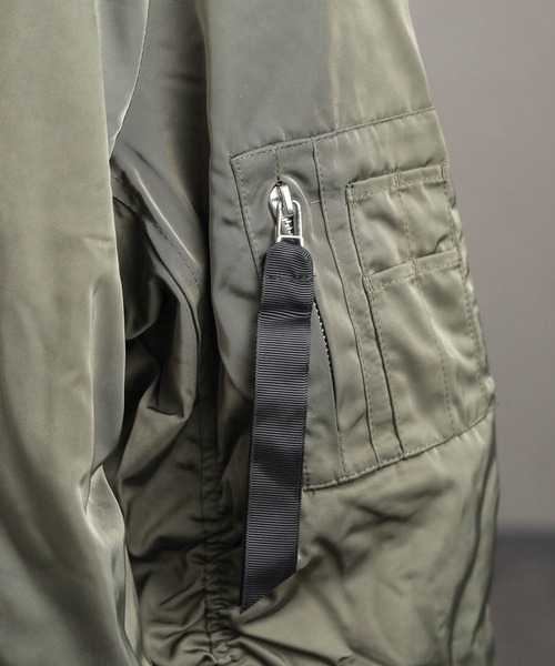 1 to 10 people(ワントゥテンピープル)の「【RS】オーバーサイズ 中綿MA-1ジャケット(MA-1・レディース・ブラック/カーキ・MEDIUM/LARGE)」の6枚目の写真