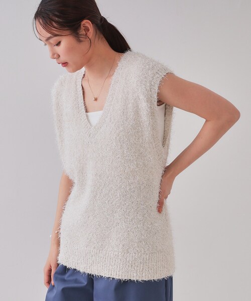 OPAQUE.CLIP（オペークドットクリップ）の「《andGIRL掲載》ラメシャギーニットベスト【洗濯機洗い可/抗ピル】（ベスト・レディース・グレー系その他6/ライトグレー系5/ベージュ系9・00）」の8枚目の写真