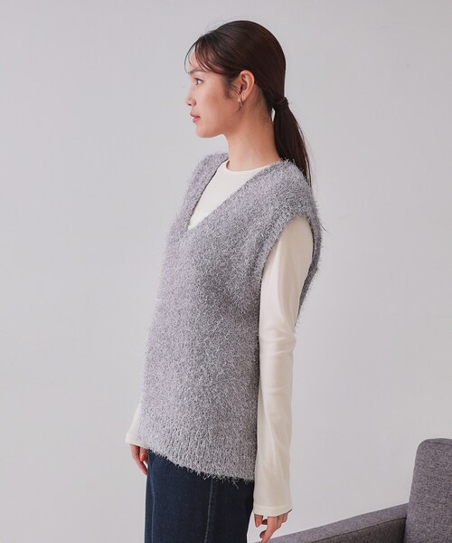 OPAQUE.CLIP（オペークドットクリップ）の「《andGIRL掲載》ラメシャギーニットベスト【洗濯機洗い可/抗ピル】（ベスト・レディース・グレー系その他6/ライトグレー系5/ベージュ系9・00）」の12枚目の写真