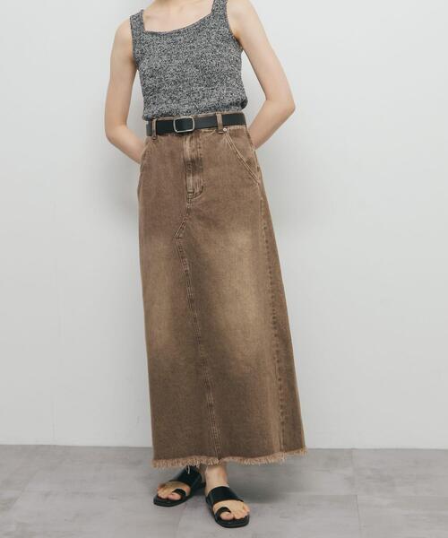 KBF（ケイビーエフ）の「バックスリットデニムスカート（スカート・レディース・ライトブルー/ブルー系その他/ブラウン・ONE）」の2枚目の写真