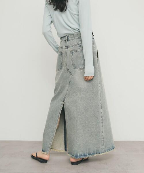 KBF（ケイビーエフ）の「バックスリットデニムスカート（スカート・レディース・ライトブルー/ブルー系その他/ブラウン・ONE）」の3枚目の写真