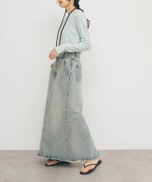 KBF（ケイビーエフ）の「バックスリットデニムスカート（スカート・レディース・ライトブルー/ブルー系その他/ブラウン・ONE）」の5枚目の写真