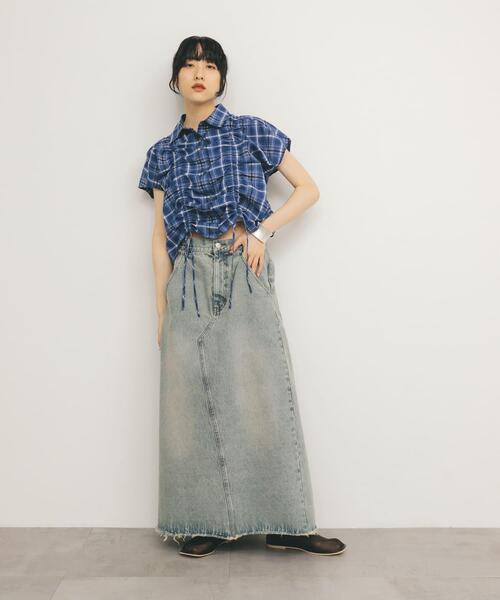 KBF（ケイビーエフ）の「バックスリットデニムスカート（スカート・レディース・ライトブルー/ブルー系その他/ブラウン・ONE）」の8枚目の写真