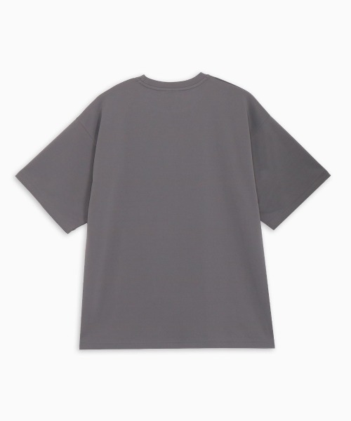 PUMA(プーマ)の「PUMA WARDROBE ESS+ GRAPHIC SS TEE(プーマ ワードローブ ESS+ グラフィック 半袖 Tシャツ)(Tシャツ/カットソー・メンズ・グレー系/ネイビー系・MEDIUM/X-LARGE/LARGE)」の3枚目の写真