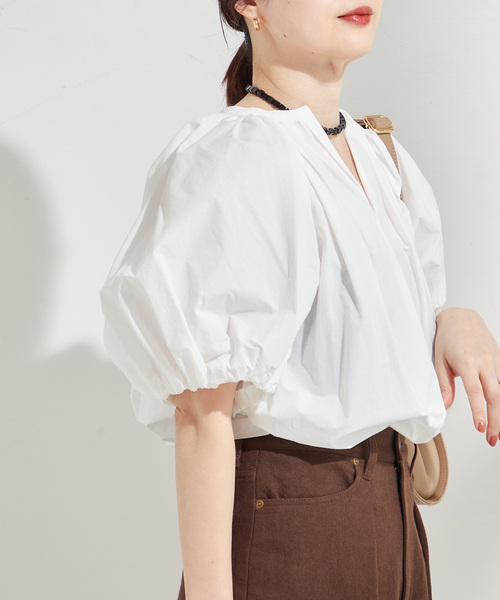 journal standard L'essage(ジャーナルスタンダードレサージュ)の「ギャザースリーブブラウス(シャツ/ブラウス・レディース・ホワイト/ブラック/キャメル・FREE)」の13枚目の写真