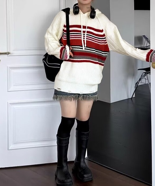 CERCA（チェルカ）の「【 MEMECLE / メメクル 】マルチ ライン ボーダー  ダメージ ニットフーディー（ニット/セーター・レディース・ホワイト/レッド・L/S/M）」の17枚目の写真