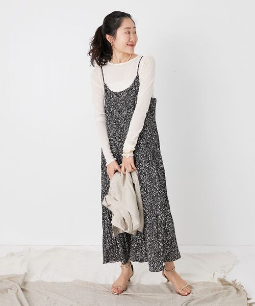 le.coeur blanc(ルクールブラン)の「フラワープリントプリーツキャミワンピース(ワンピース・レディース・ブルー系その他4/ブラック系その他・38)」の1枚目の写真