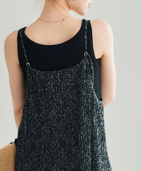 le.coeur blanc(ルクールブラン)の「フラワープリントプリーツキャミワンピース(ワンピース・レディース・ブルー系その他4/ブラック系その他・38)」の15枚目の写真