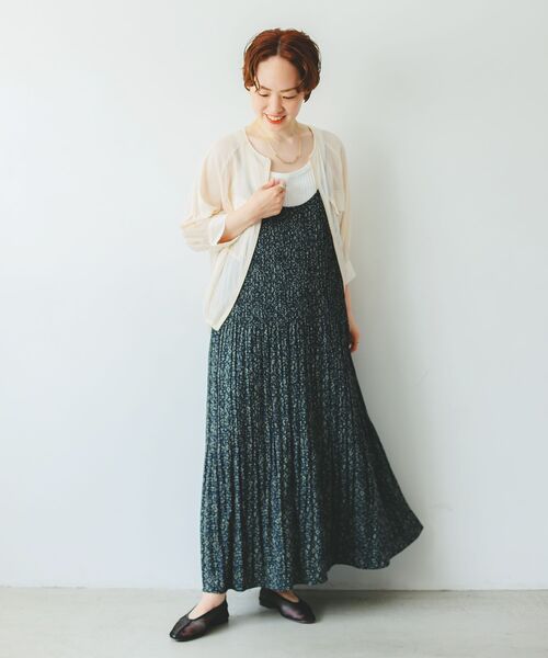 le.coeur blanc(ルクールブラン)の「フラワープリントプリーツキャミワンピース(ワンピース・レディース・ブルー系その他4/ブラック系その他・38)」の17枚目の写真