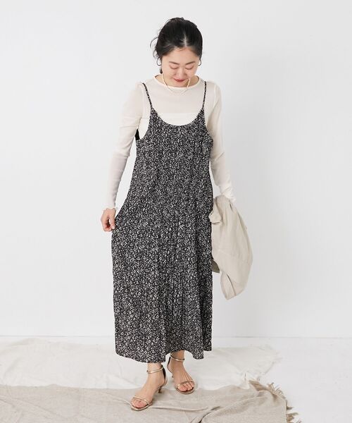 le.coeur blanc(ルクールブラン)の「フラワープリントプリーツキャミワンピース(ワンピース・レディース・ブルー系その他4/ブラック系その他・38)」の19枚目の写真