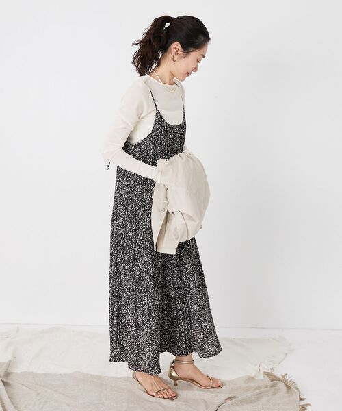 le.coeur blanc(ルクールブラン)の「フラワープリントプリーツキャミワンピース(ワンピース・レディース・ブルー系その他4/ブラック系その他・38)」の21枚目の写真