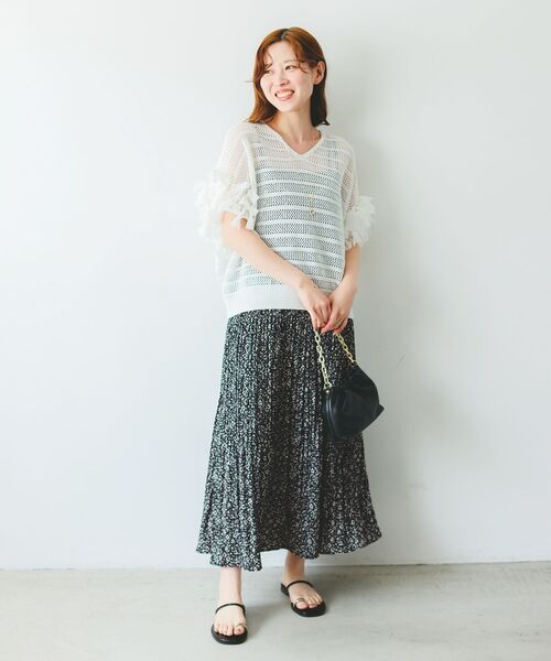 le.coeur blanc(ルクールブラン)の「フラワープリントプリーツキャミワンピース(ワンピース・レディース・ブルー系その他4/ブラック系その他・38)」の5枚目の写真