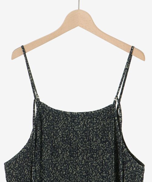 le.coeur blanc(ルクールブラン)の「フラワープリントプリーツキャミワンピース(ワンピース・レディース・ブルー系その他4/ブラック系その他・38)」の8枚目の写真